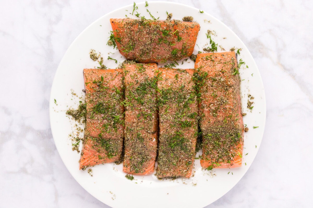 salmon filets coated in dill rub
