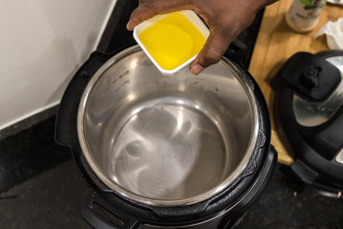 adding olive oil to bottom of instant pot