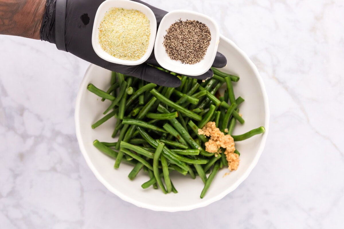garlic salt and pepper added to green beans with garlic