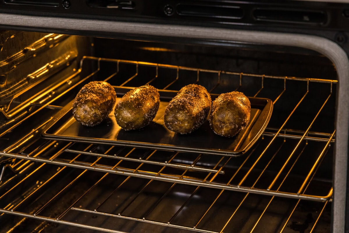 how to bake potatoes in the oven