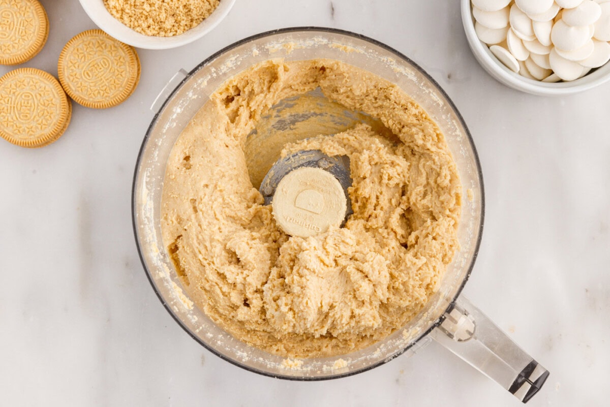 cream cheese oreo mixture in a food processor
