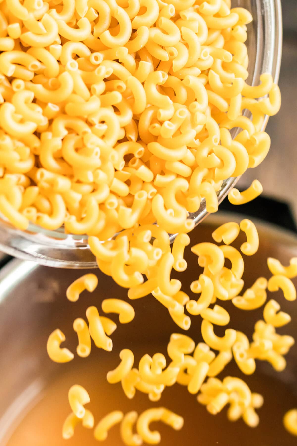 Creamy, delicious Instant Pot mac and cheese. If you're wondering how to make macaroni and cheese in your Instant Pot, I'm going to show you how to do it with just 5 minutes of cooking time. This Instant Pot mac and cheese is easy to make and it's super creamy and delicious! #macandcheese #macaroniandcheese #instantpot #instantpotmacandcheese #cheddarcheese #mozzarella #creamcheese #elbowmacaroni