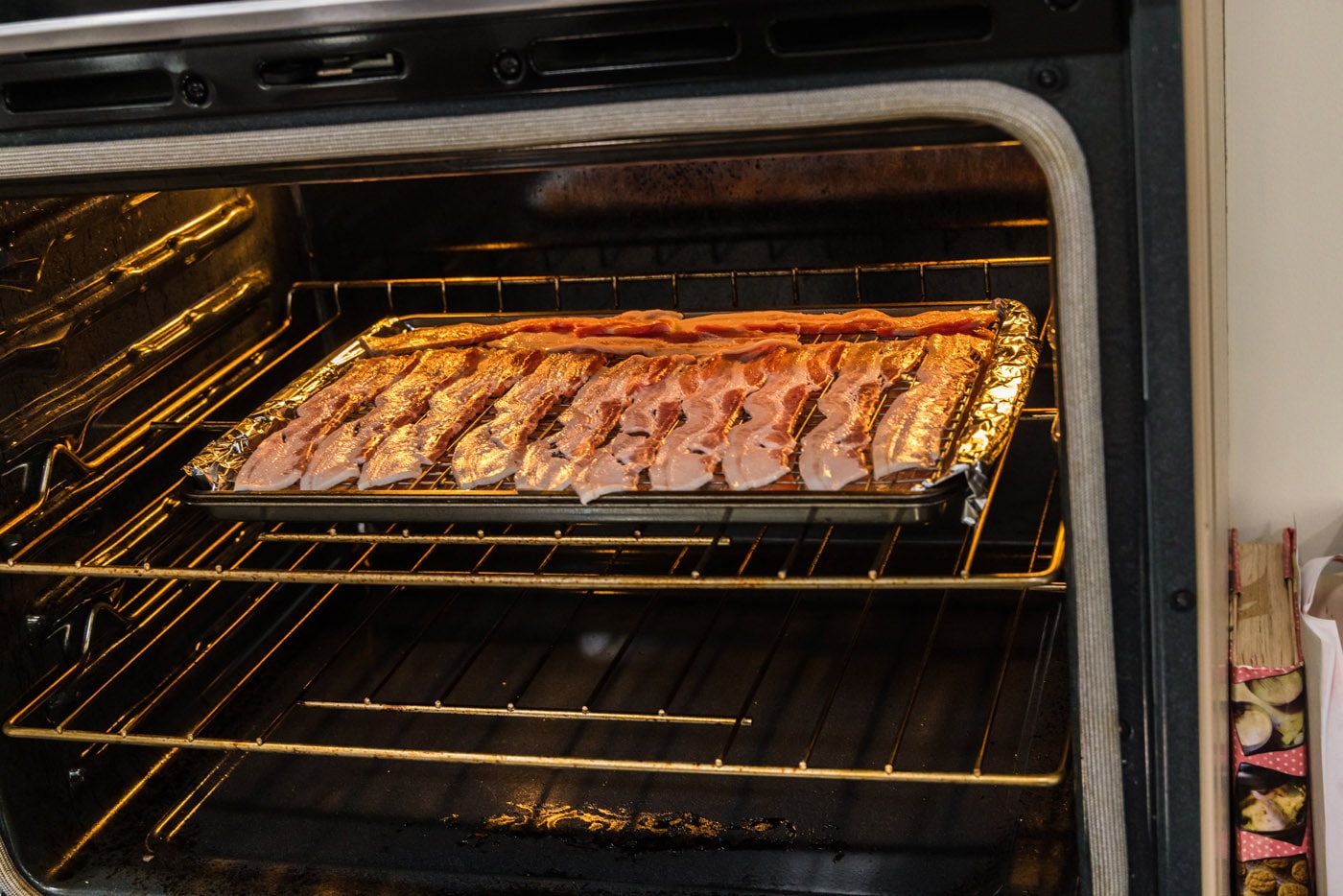 cooking bacon in the oven