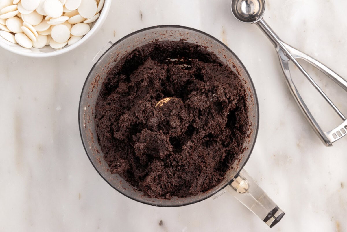 blitzed oreos and cream cheese mixture