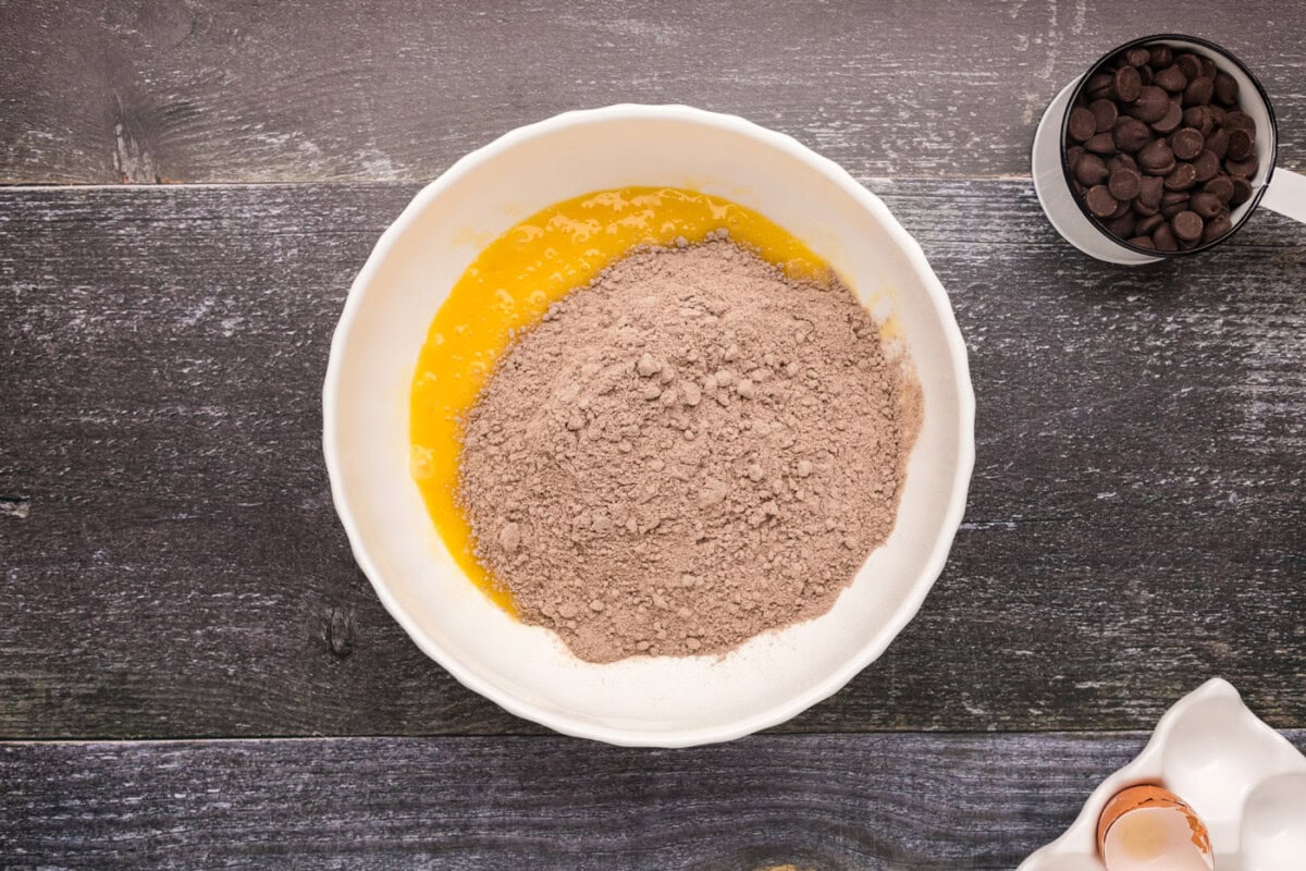 dry cake mix added to oil mixture