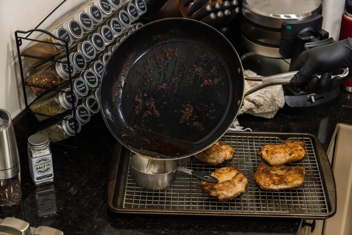 pouring pan drippings into measuring cup
