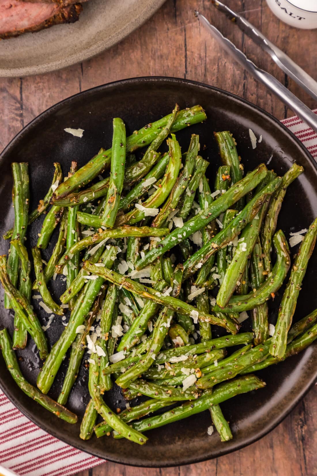 Close up photo of a plate of Air Fryer Green Beans