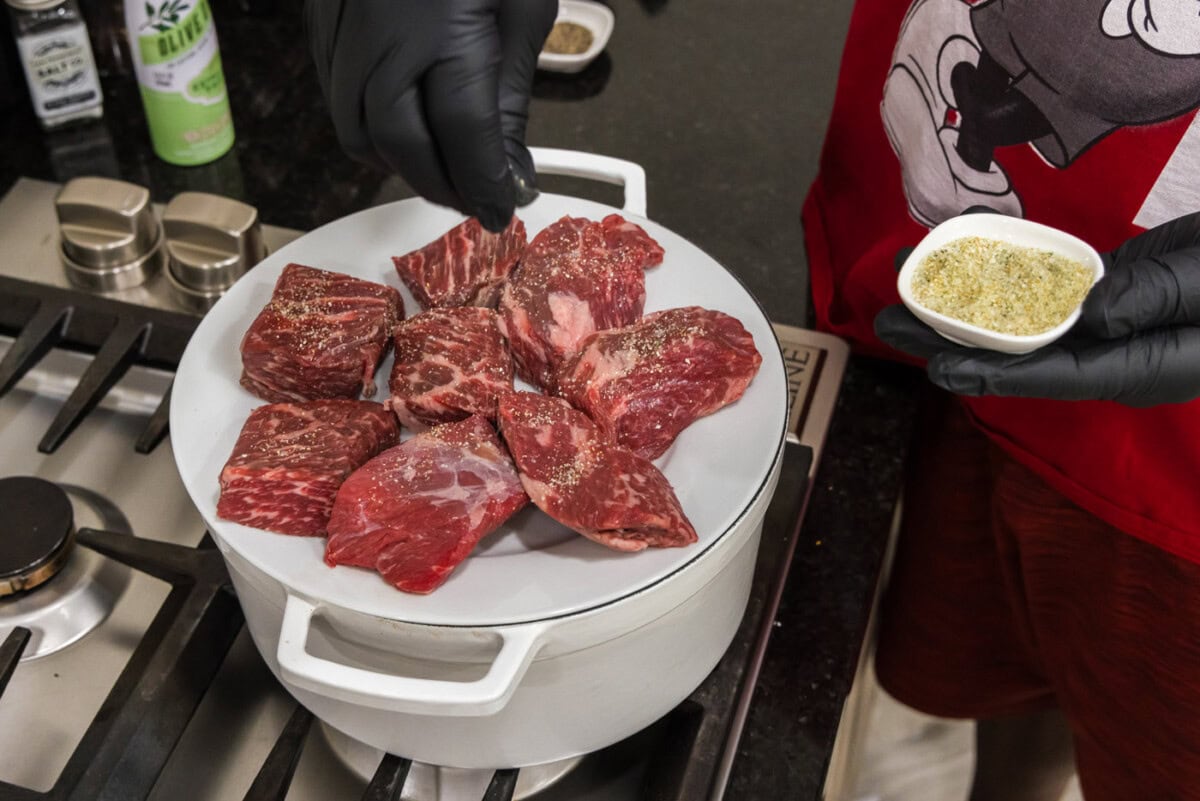 seasoning beef short ribs with salt and pepper
