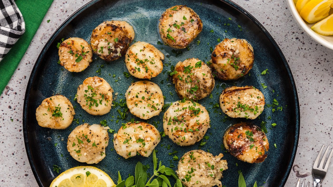 Simply toss your grilled scallops in butter and seasonings, grill, and enjoy. Now you have yourself 