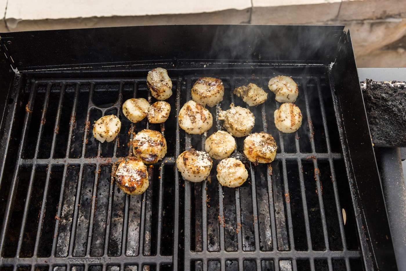 cooked scallops on the grill