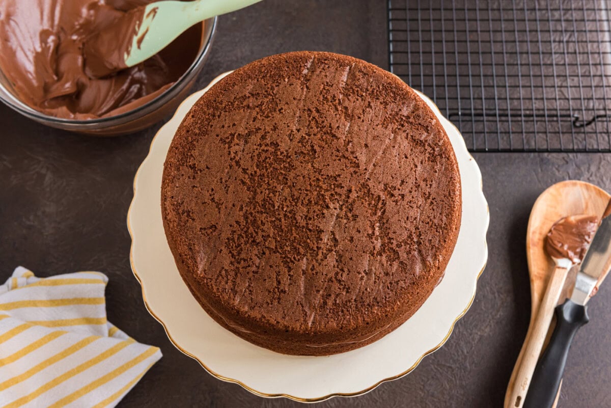 layering round cake on top of one another