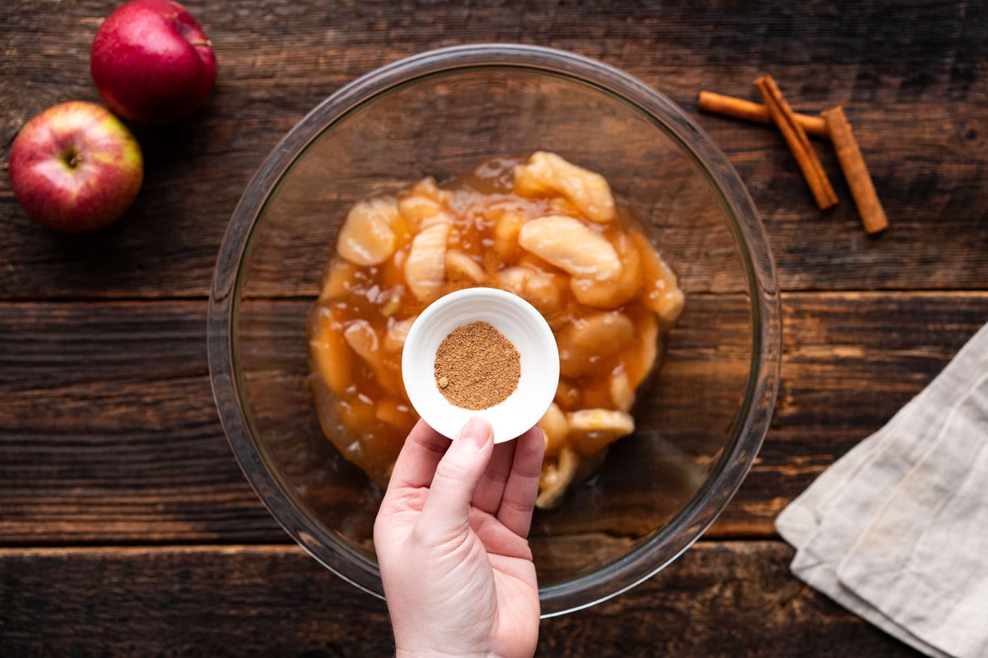 adding nutmeg to apple pie filling