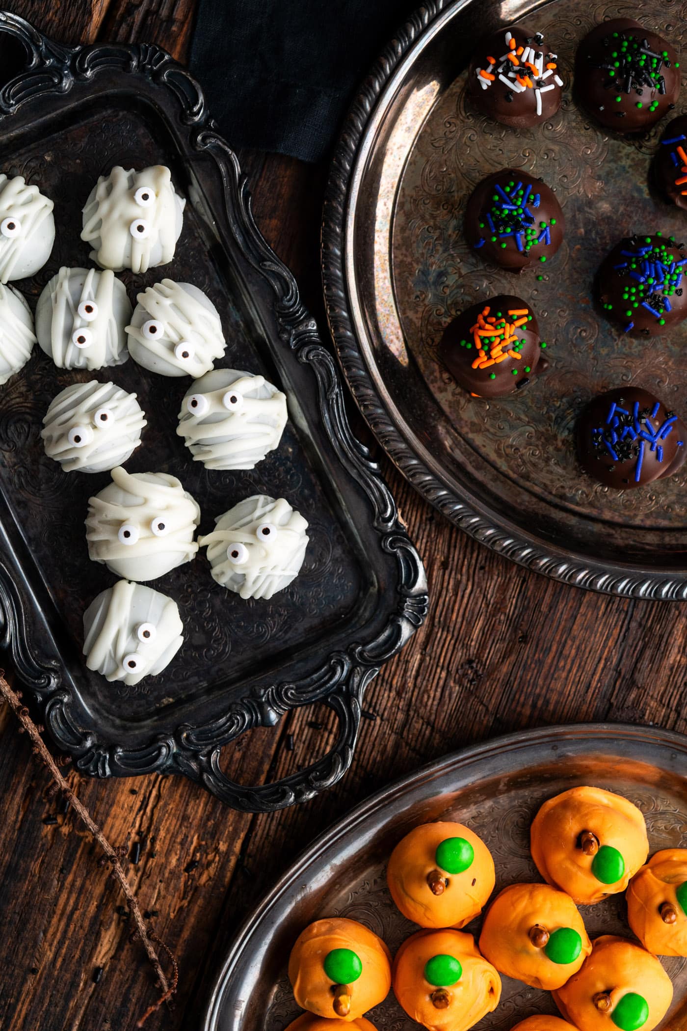 Halloween Oreo Truffles - Amanda's Cookin' - Halloween