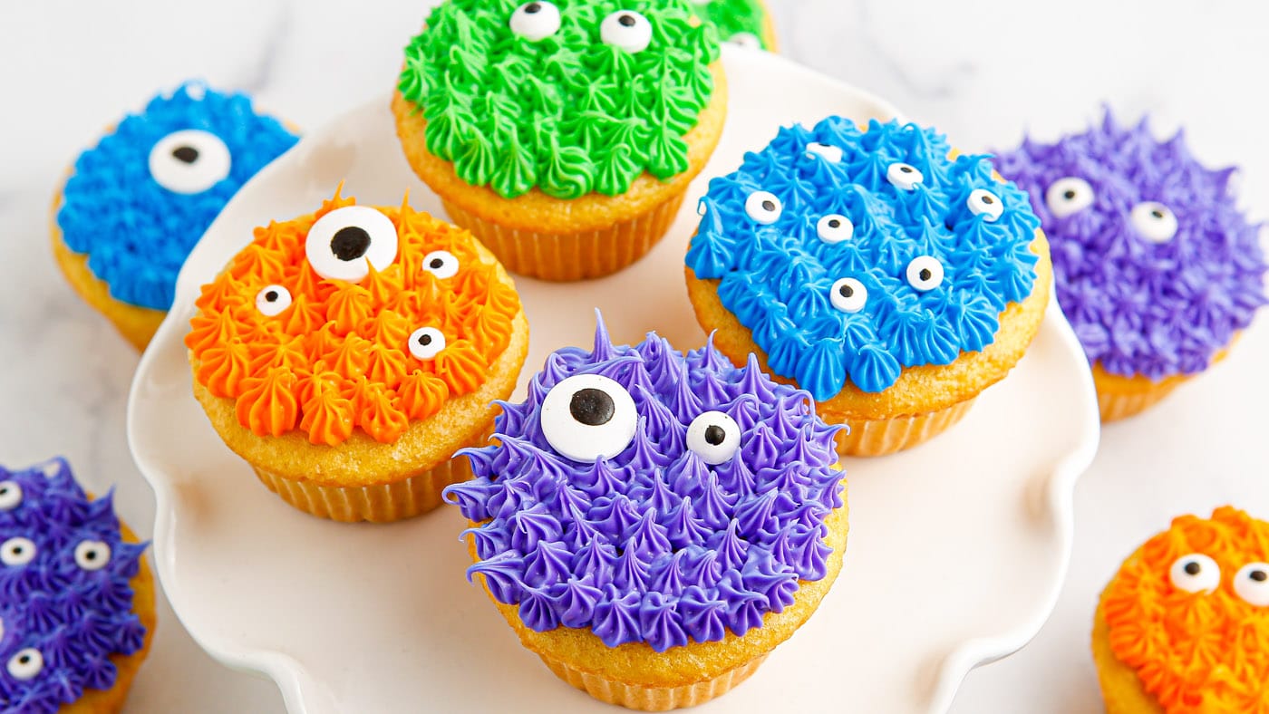 These monster cupcakes are great for spooky get-togethers or even for monster-themed birthday partie