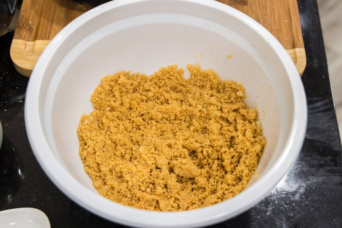 crushed ritz cracker topping ina owl
