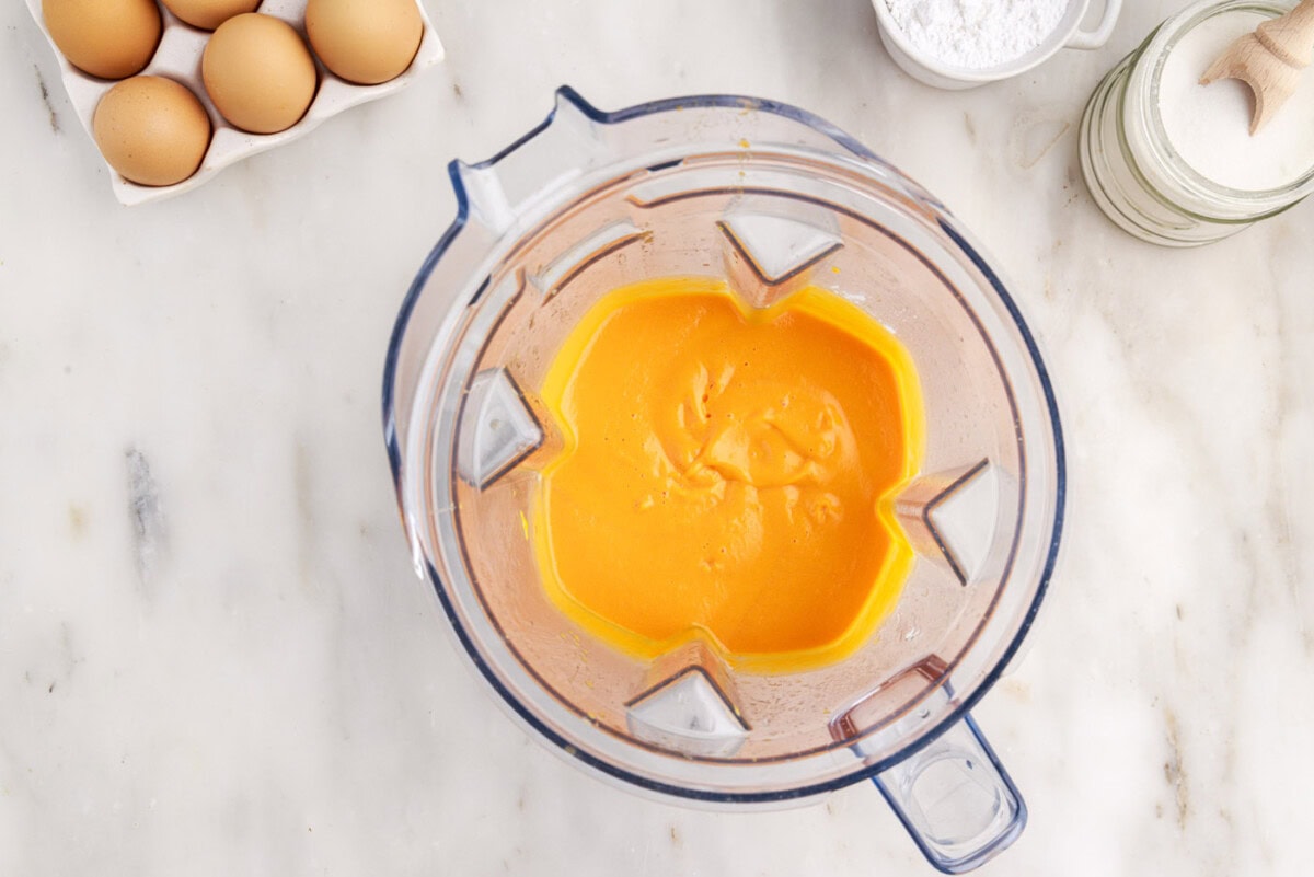blitzed carrot mixture in a blender carafe