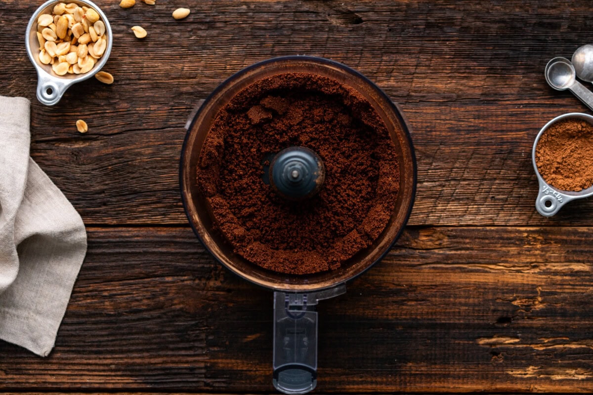 how to make chocolate graham cracker crust in a food processor