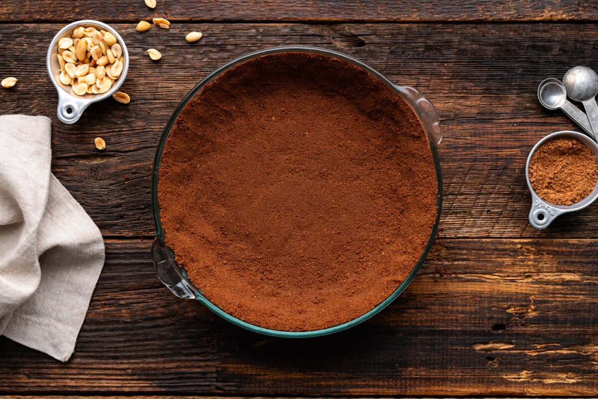 chocolate graham cracker pie crust in a pie plate