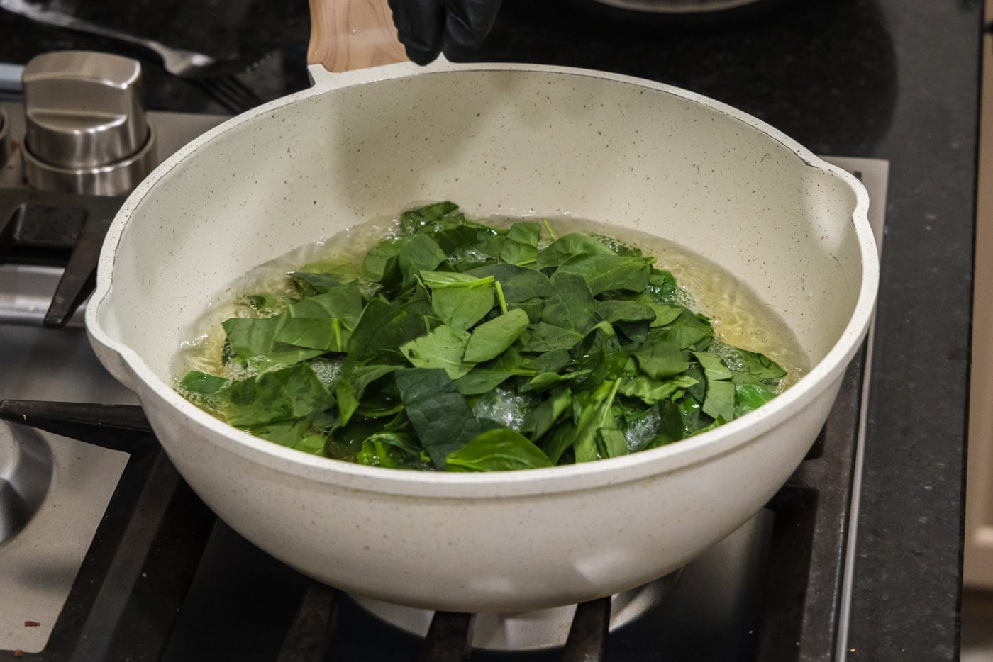 spinach leaves in hot oil