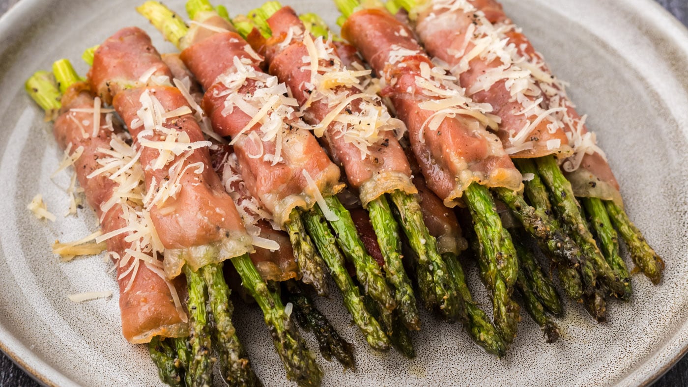 These little bundles prosciutto wrapped asparagus are awesome for prepping in advance to save you so