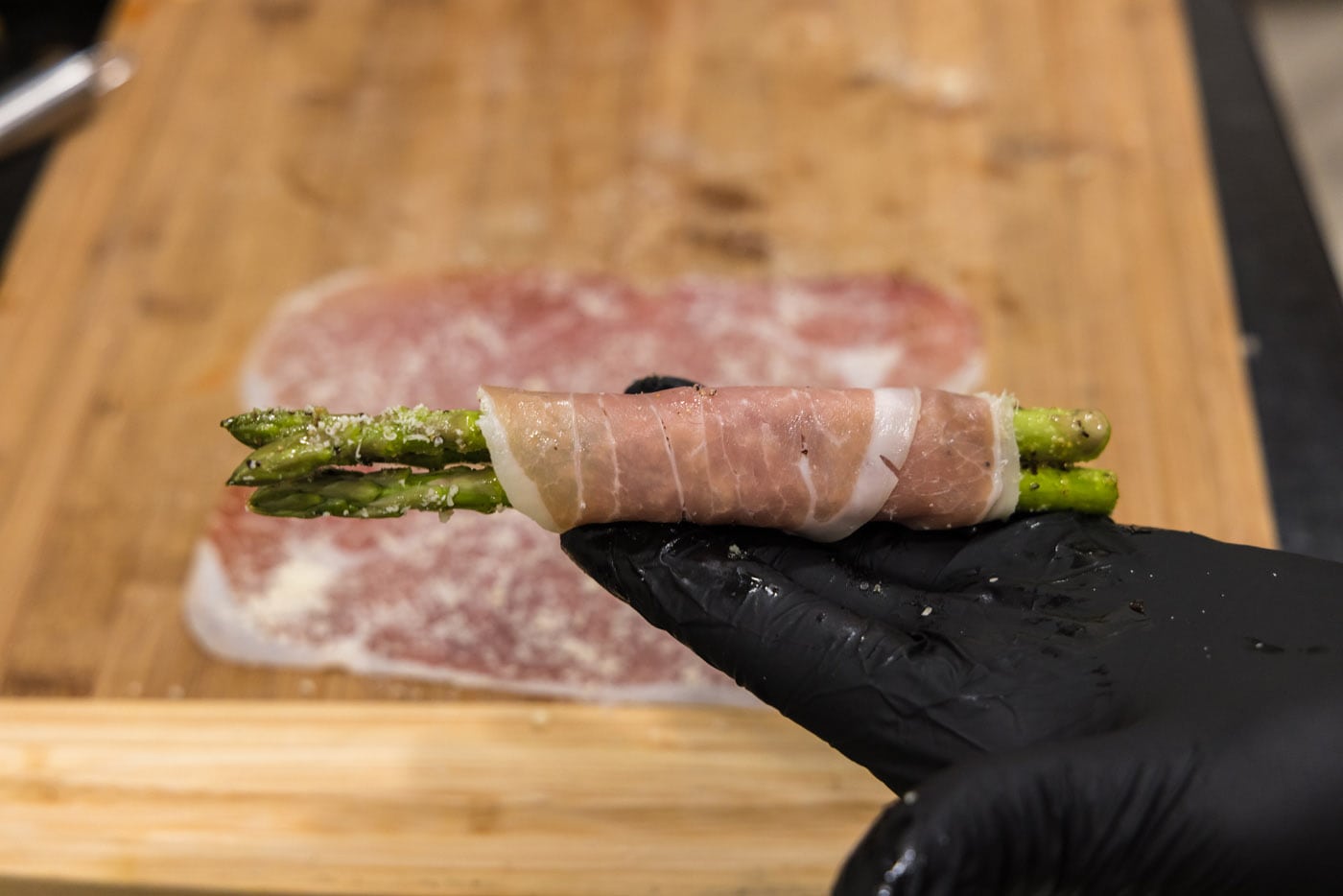 prosciutto wrapped asparagus spears