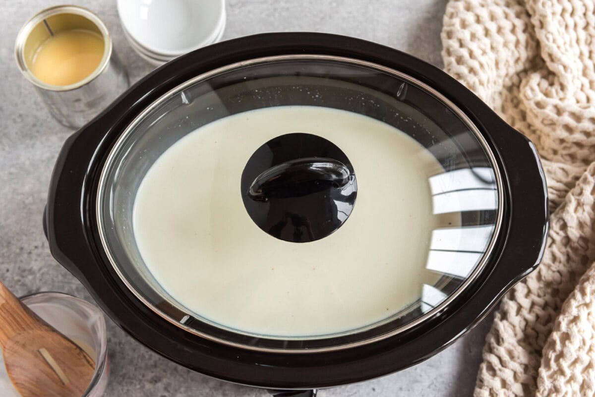 lid on crockpot hot chocolate