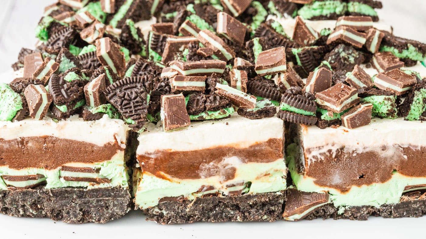 The first layer of these dreamy bars starts with a simple Oreo cookie crust followed by a peppermint