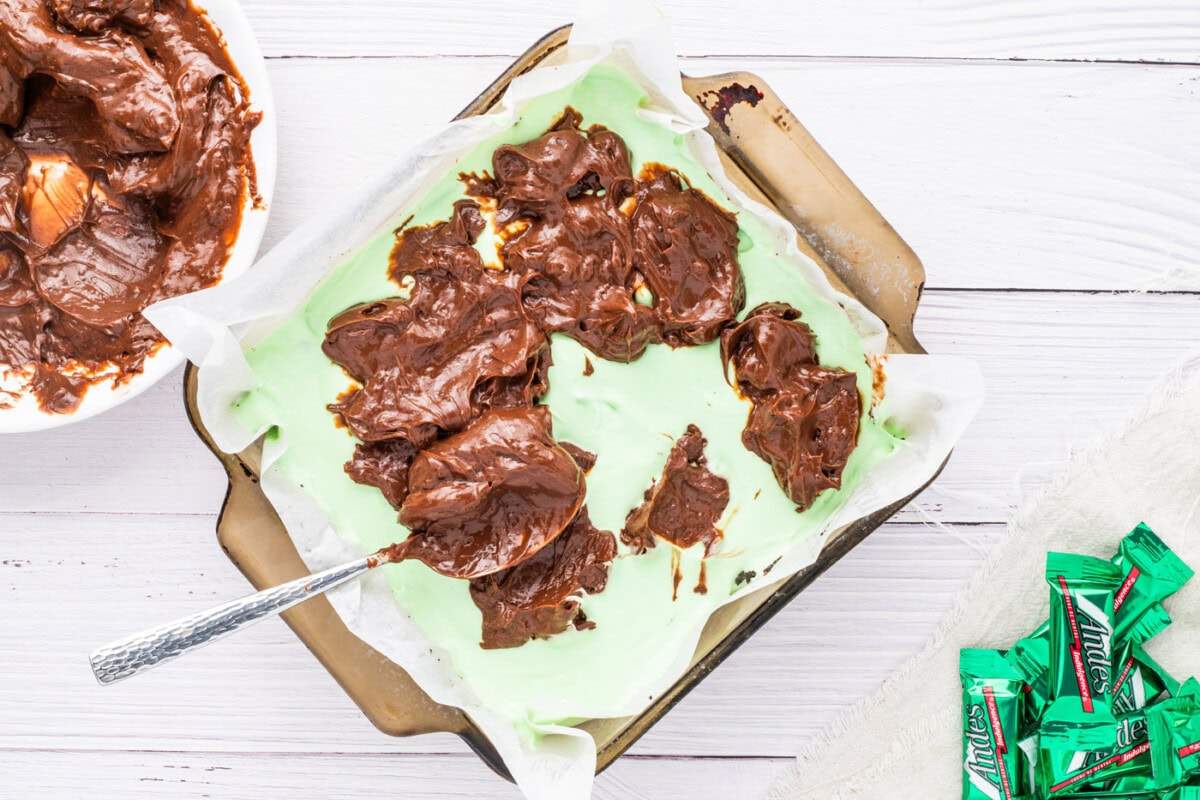 spreading chocolate pudding over peppermint cream cheese