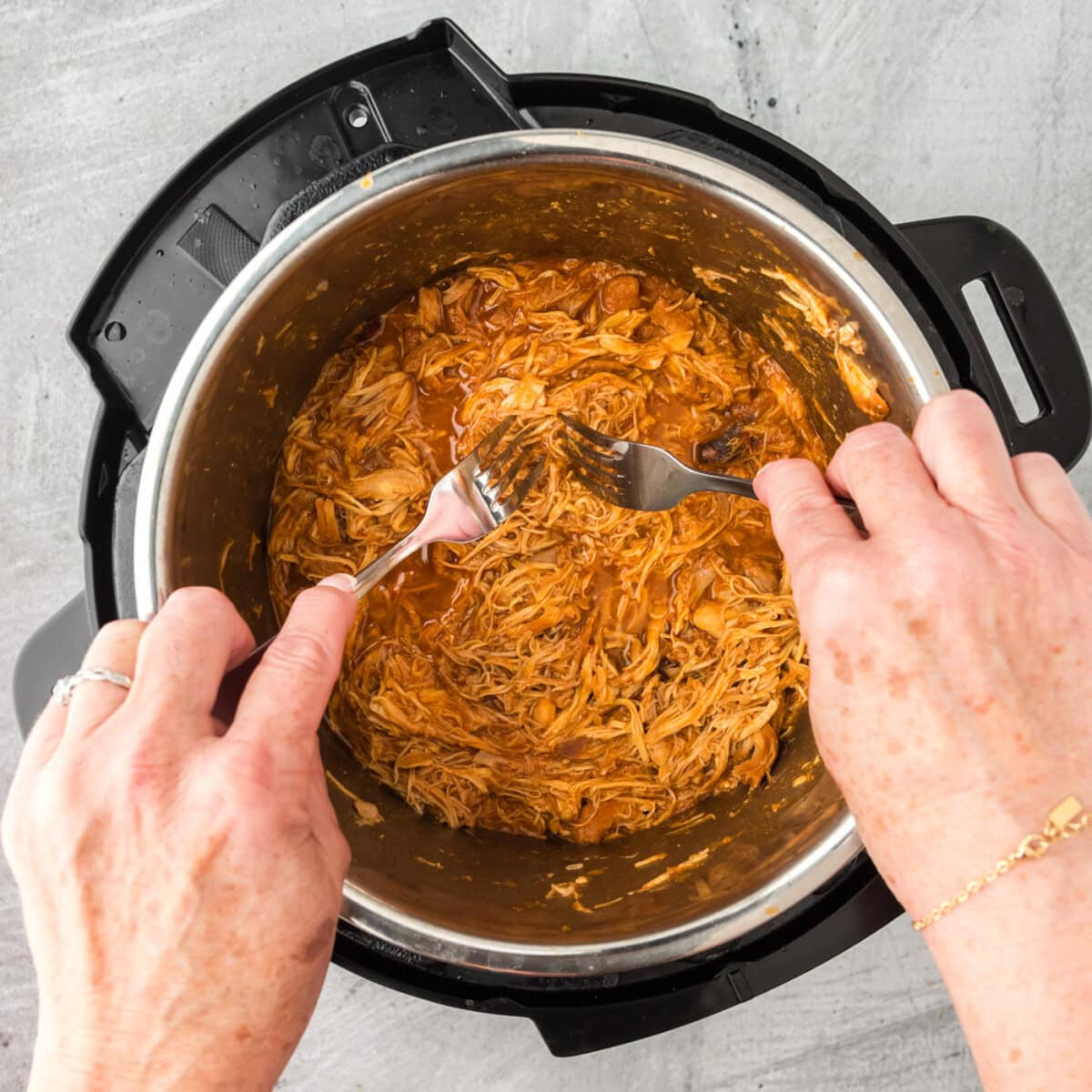 shredding barbecue chicken in instant pot
