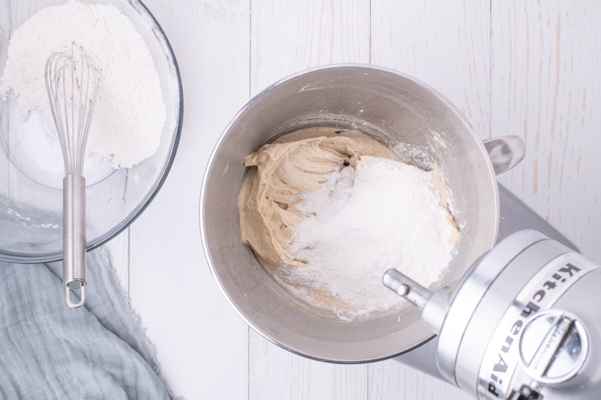 mixing flour into browned butter blondie batter