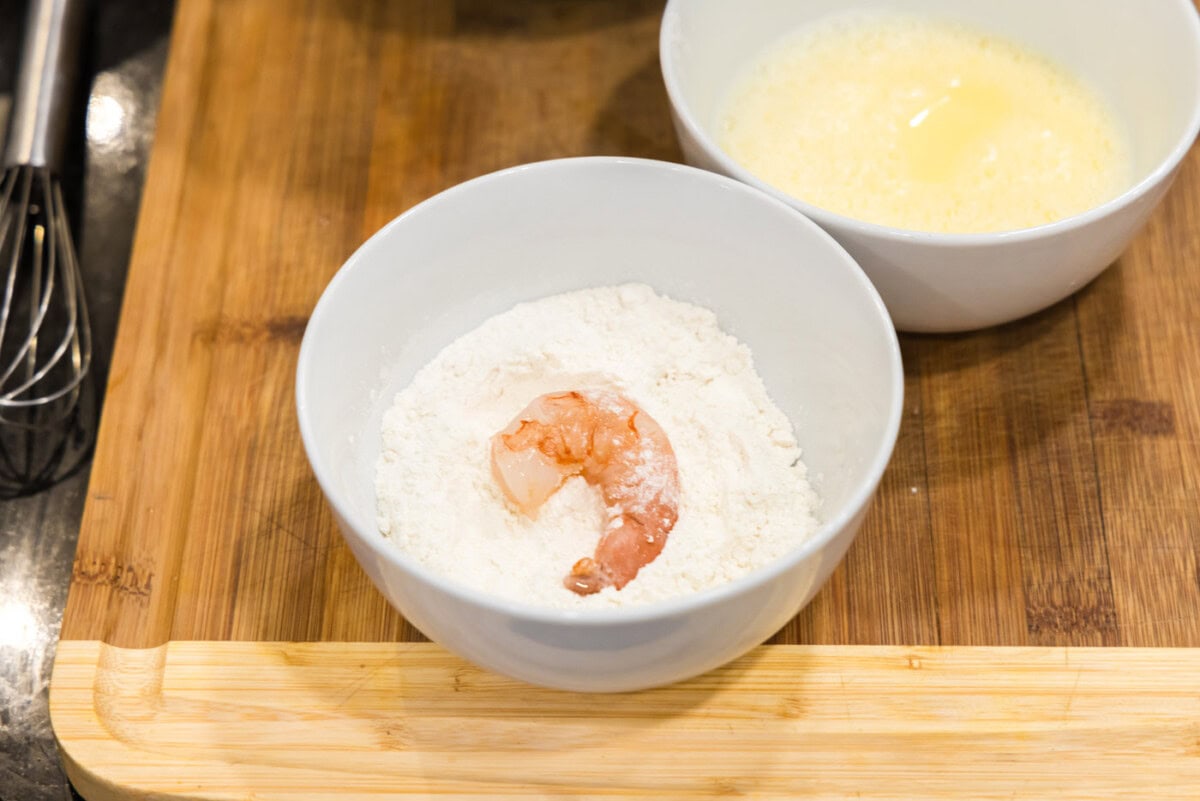 coating shrimp in flour