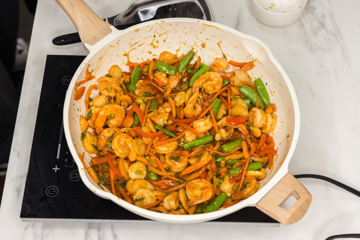 easy shrimp stir fry in a skillet