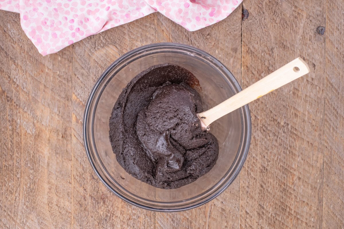 cream cheese and Oreo crumble mixture