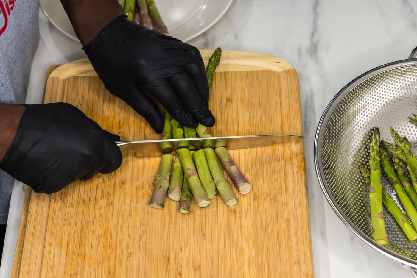 cutting woody ends off asparagus spears