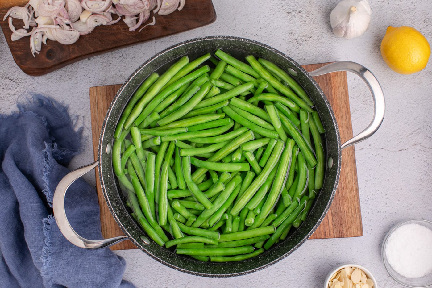 blanching green beans in a stockpot