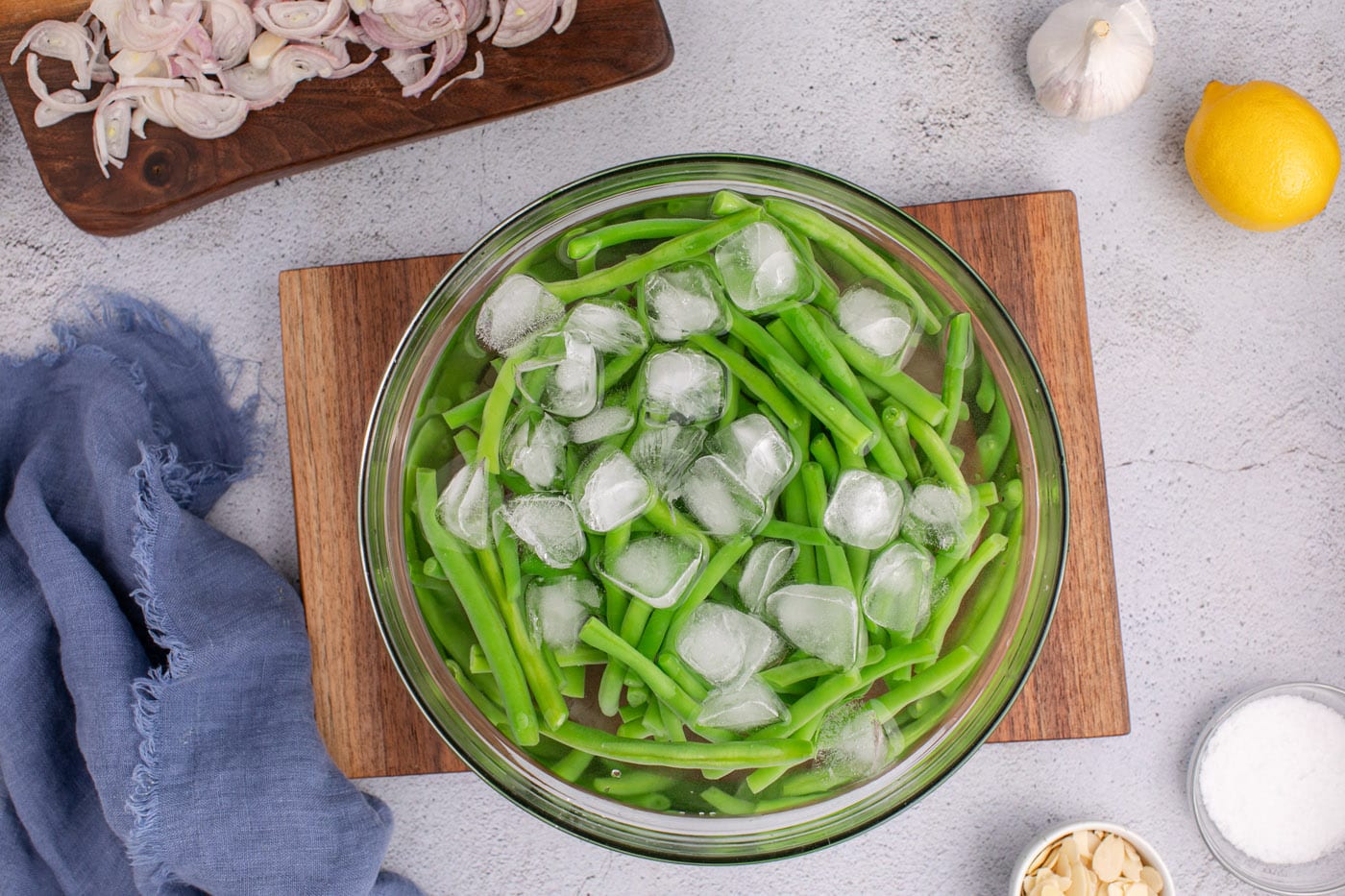 blanching green beans in an ice bath