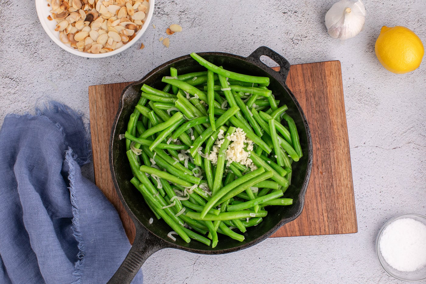 skillet of green beans with garlic and lemon juice