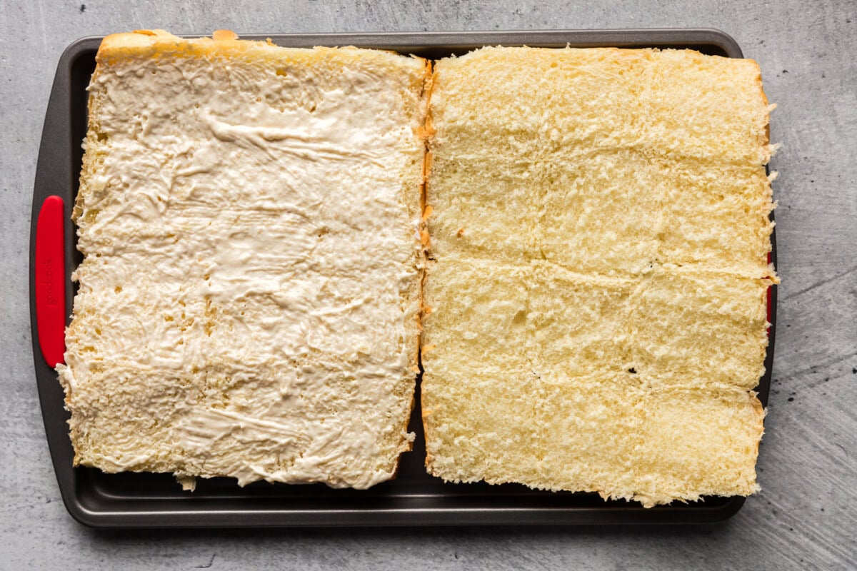 horseradish mayo spread on Hawaiian rolls