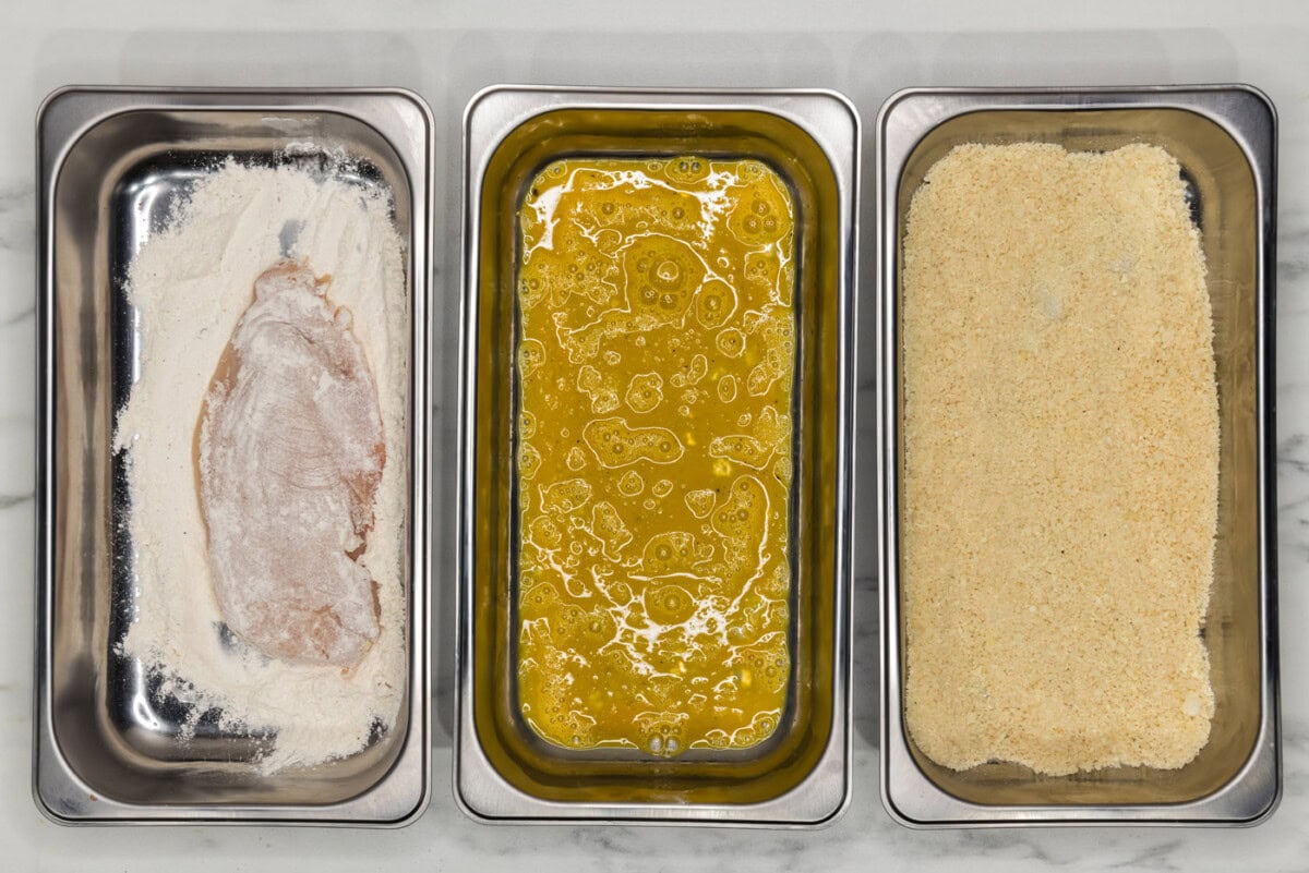 chicken cutlet in flour