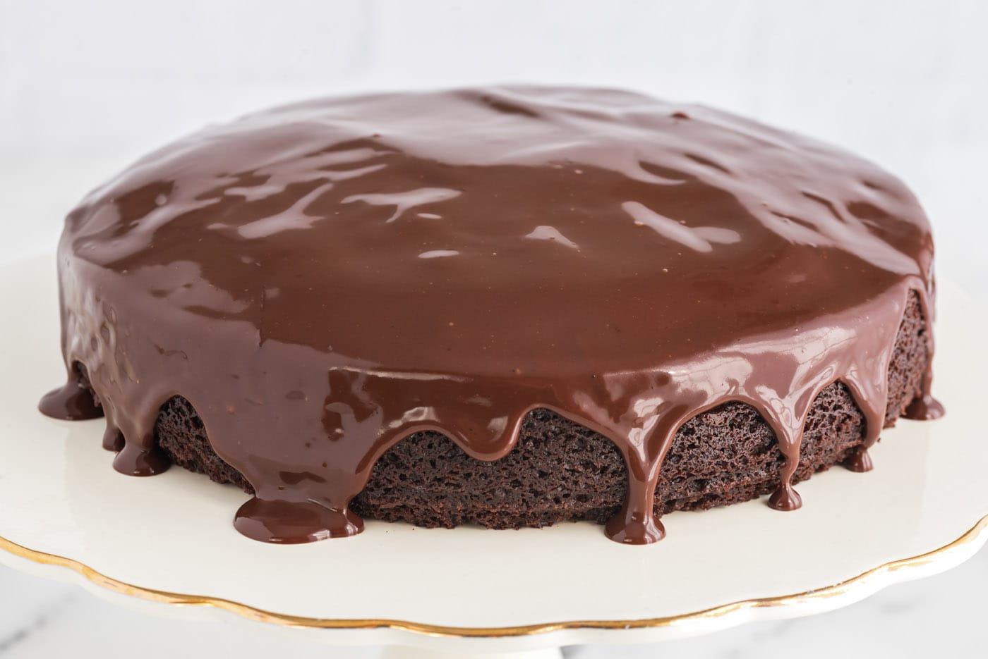 Dark chocolate cake with ganache