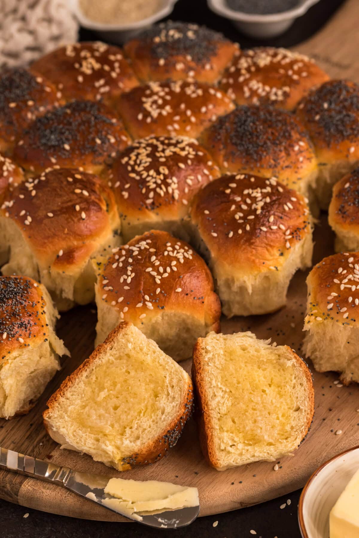 Partybrot broken apart with butter on top