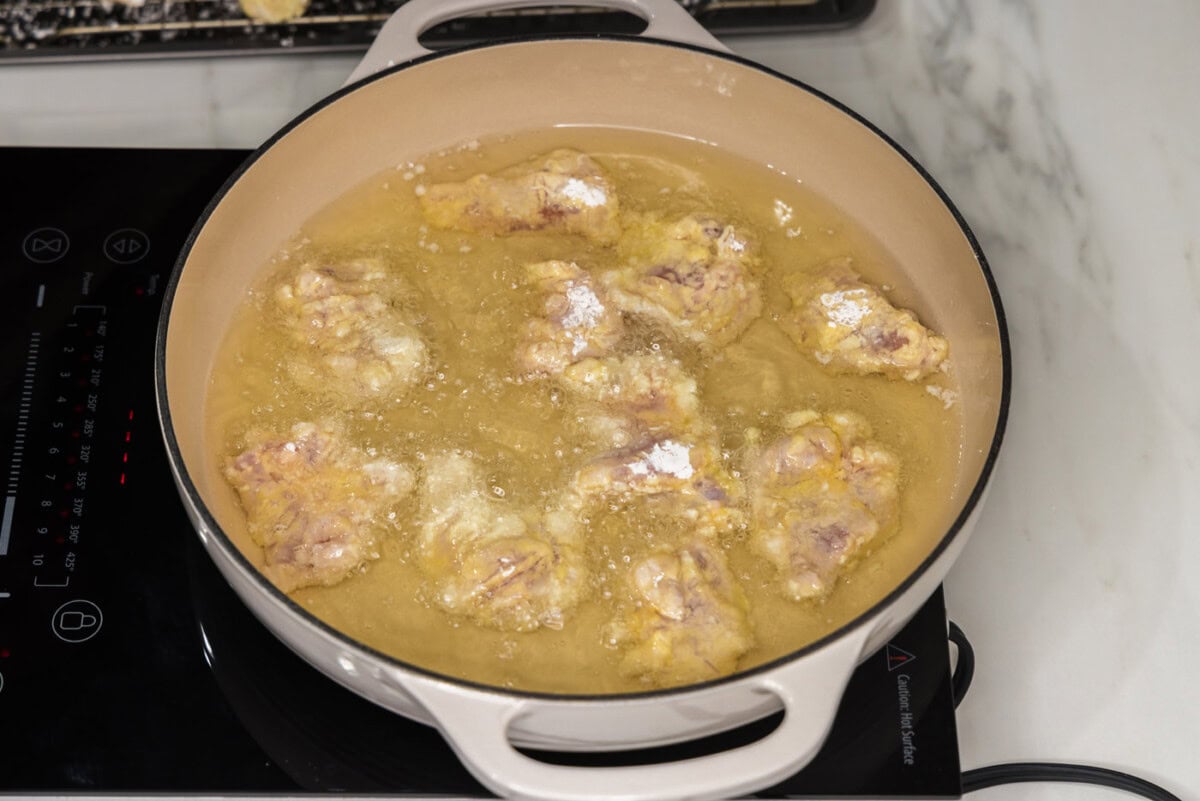 pan frying dredged chicken