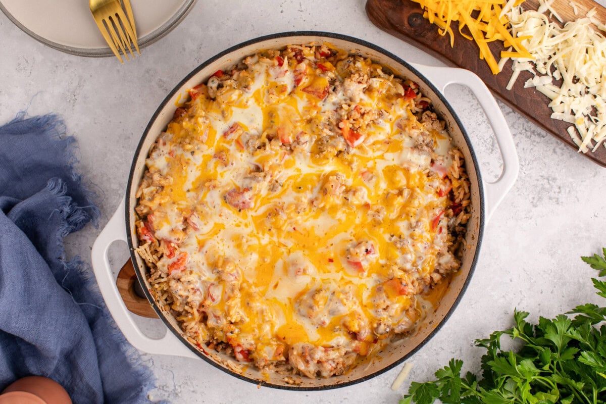 easy stuffed pepper casserole in a skillet