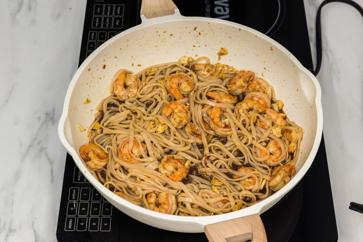 easy shrimp pad thai in a skillet