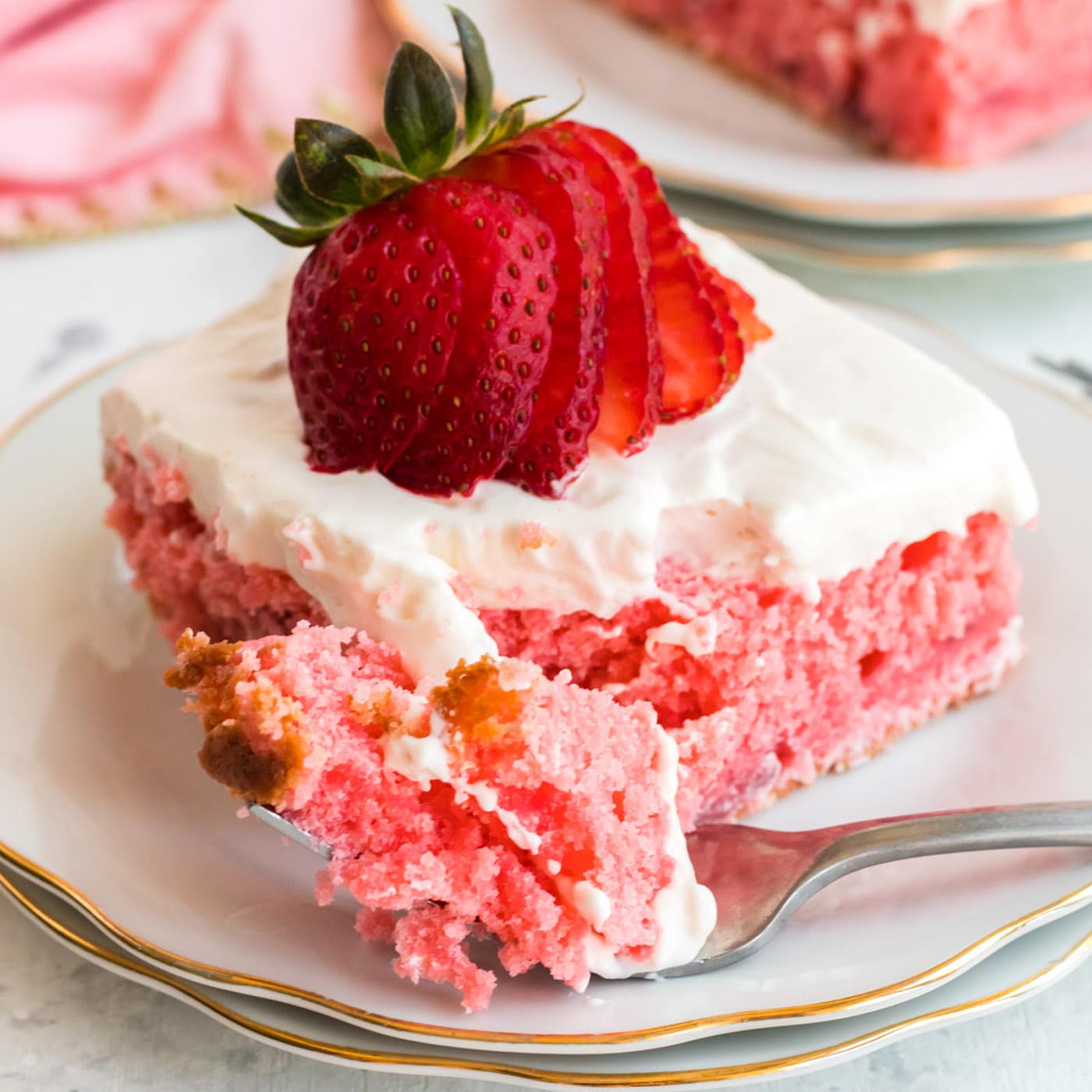 Strawberry Cake Recipe - Amanda's Cookin' - Cake & Cupcakes