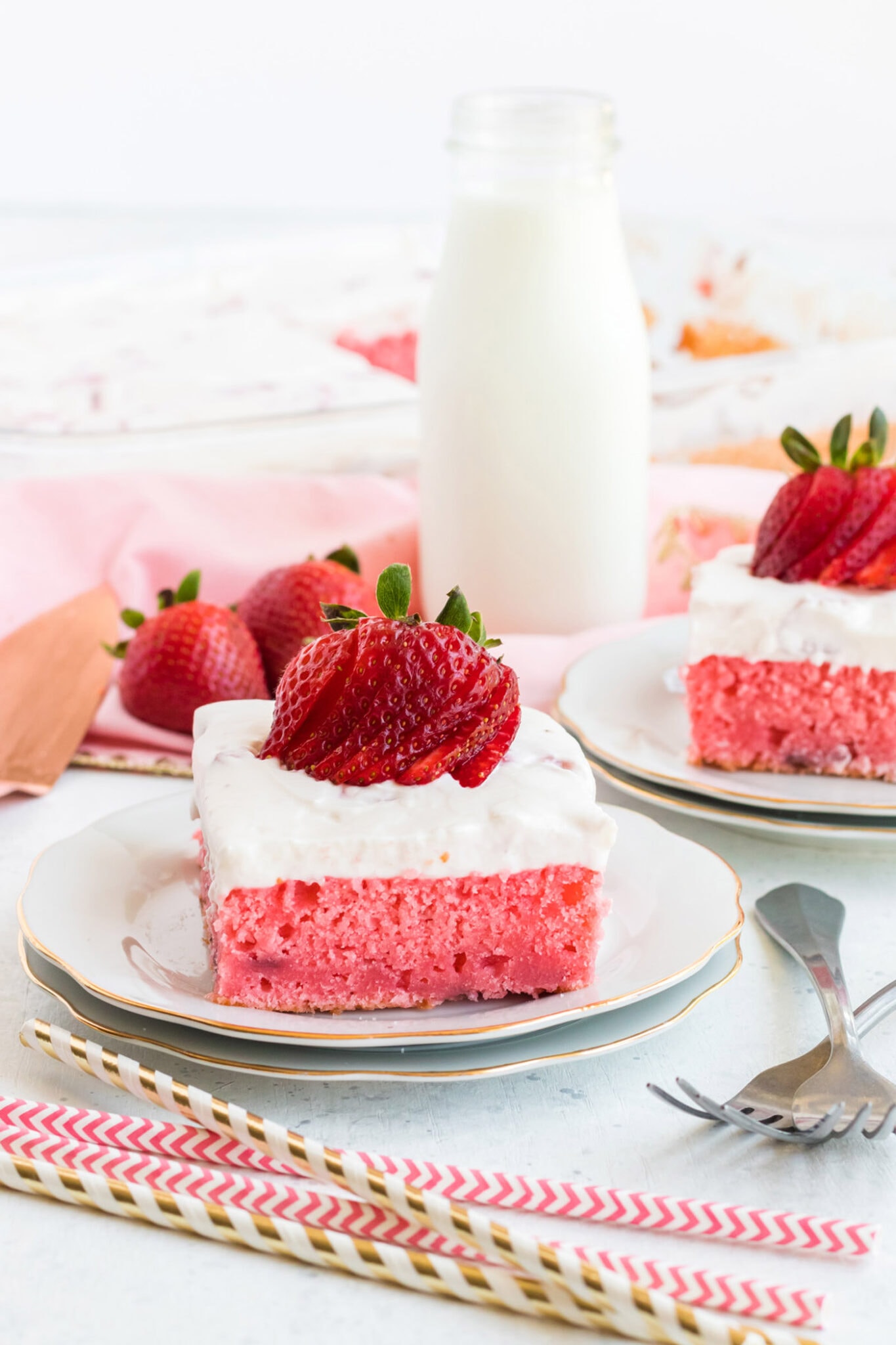 Strawberry Cake Recipe - Amanda's Cookin' - Cake & Cupcakes