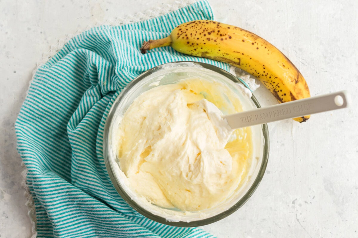 banana frosting in bowl