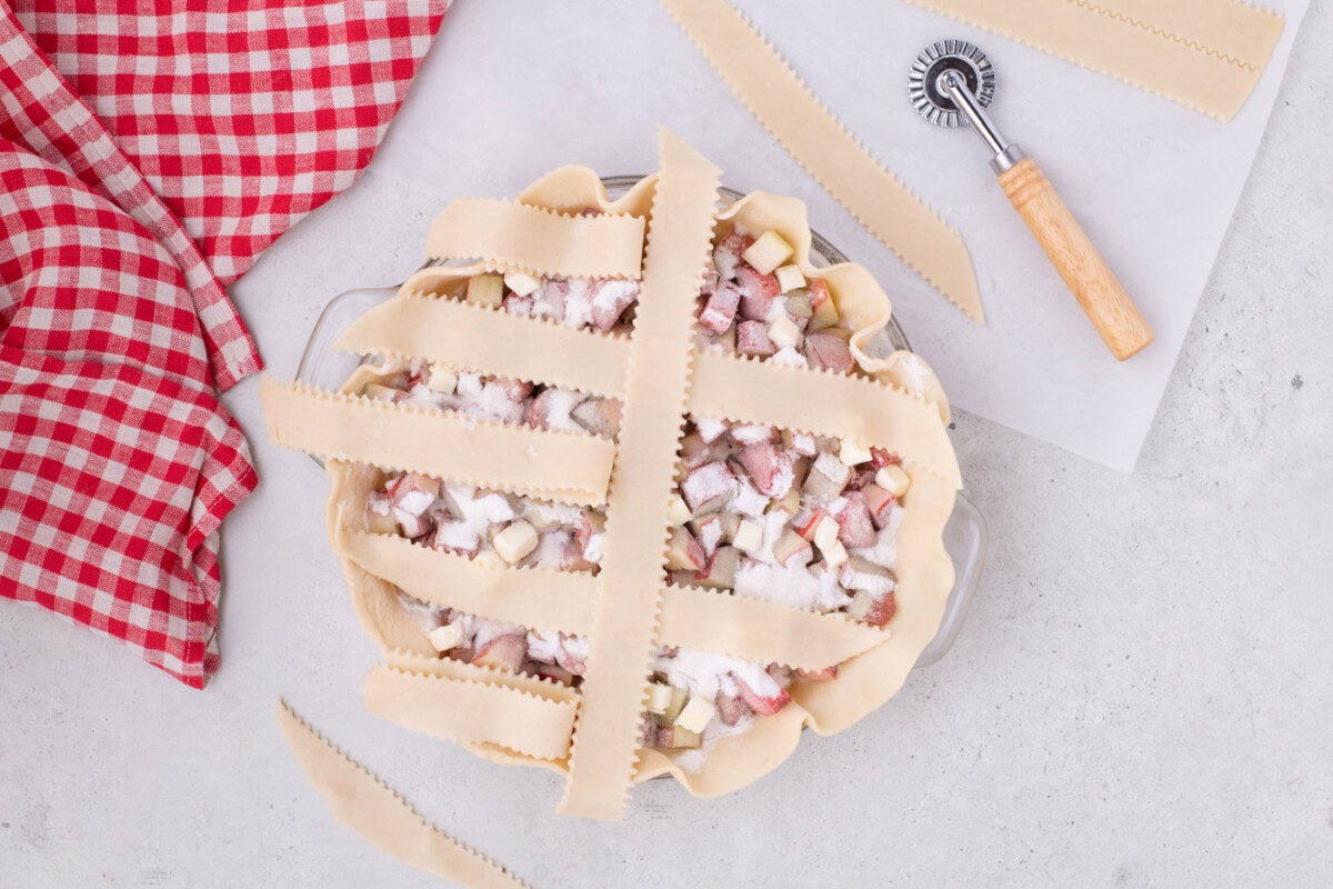 folding sliced pie crust to make a lattice top