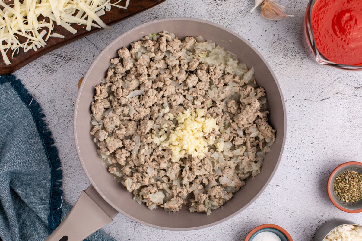 cooked ground turkey in a skillet with garlic