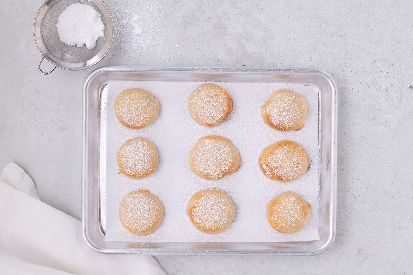 air fryer Oreos with powdered sugar